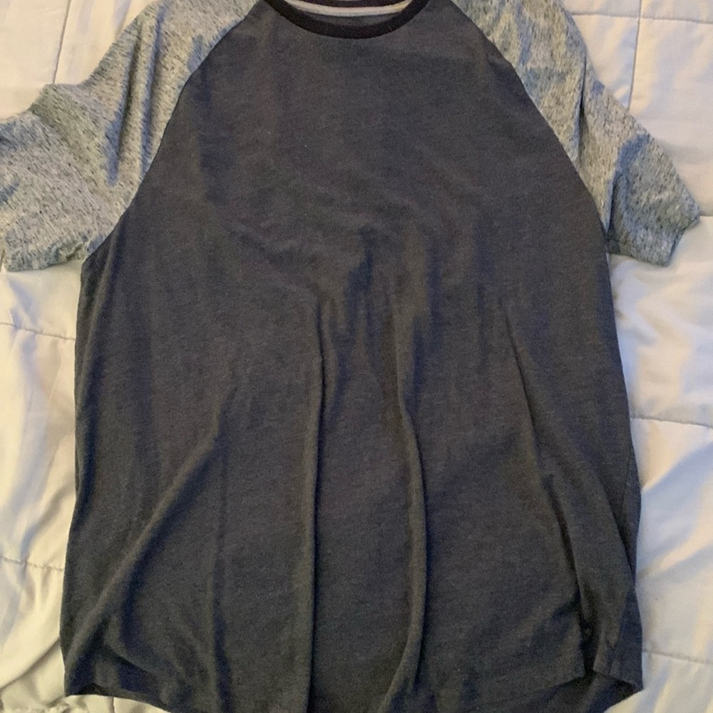 Old Navy Men’s Large Two Color Tone T-Shirt
